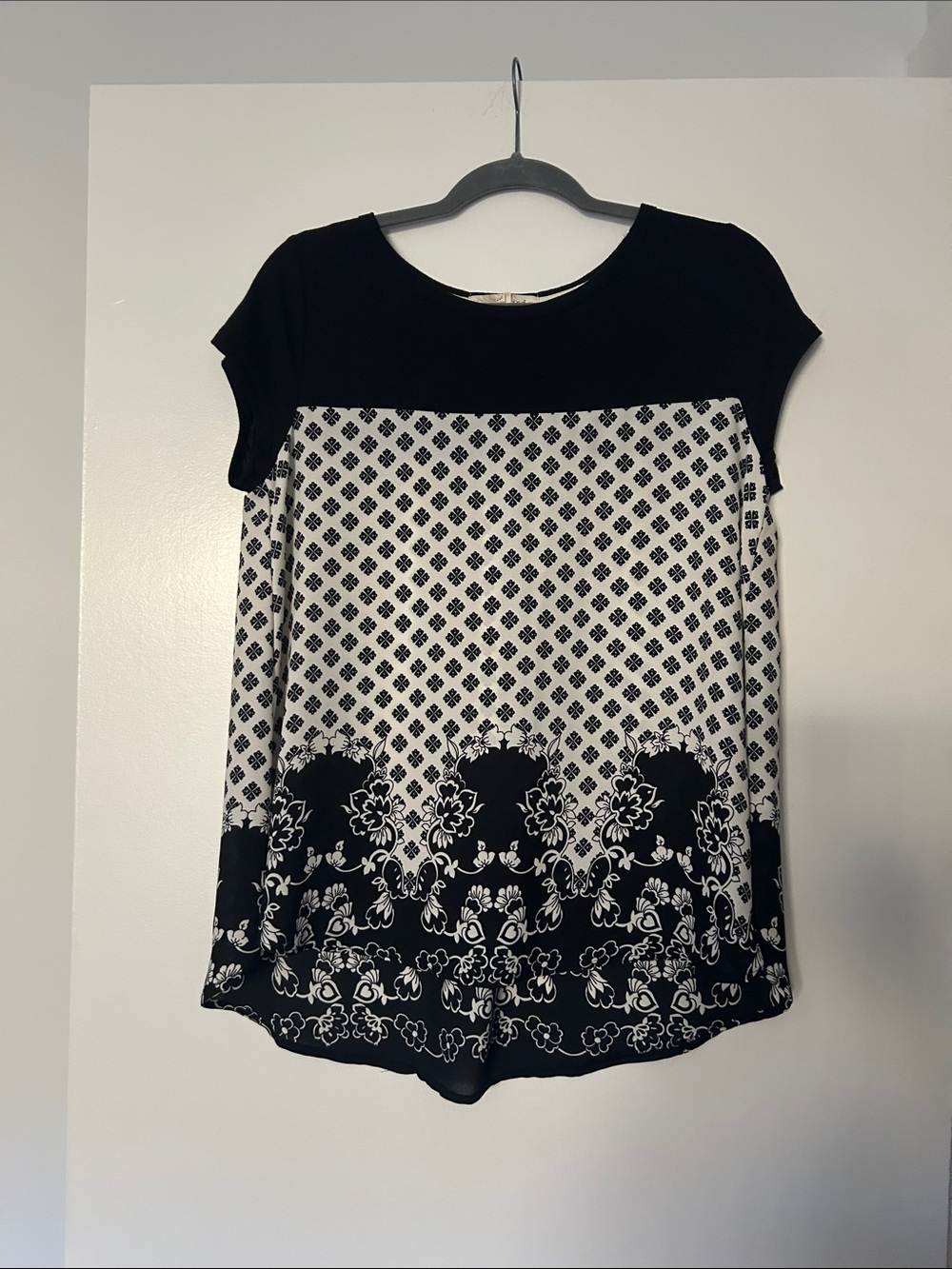 Rewind Black and White Short Sleeve Patterned Top